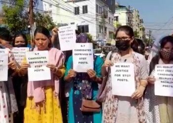 Youths gheraoed EM’s residence