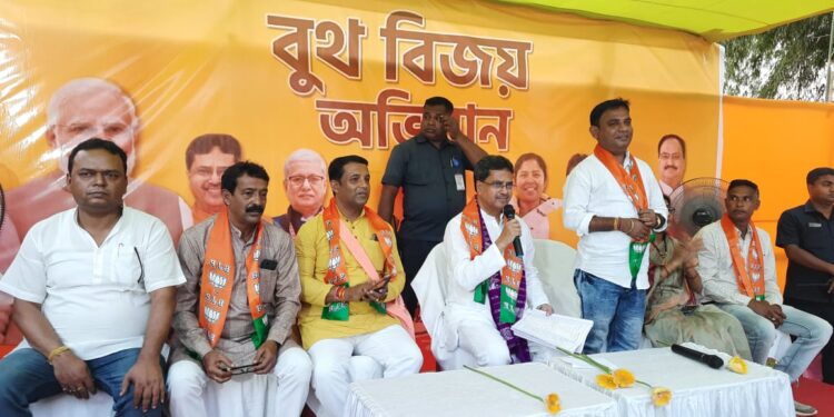 Main target of government is to serve people: Chief Minister