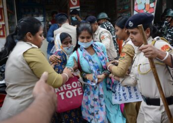 Job seekers gheraoed education minister’s residence demanding jobs