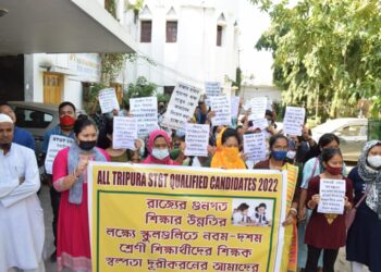 STGT passers gheraoed EM residence again