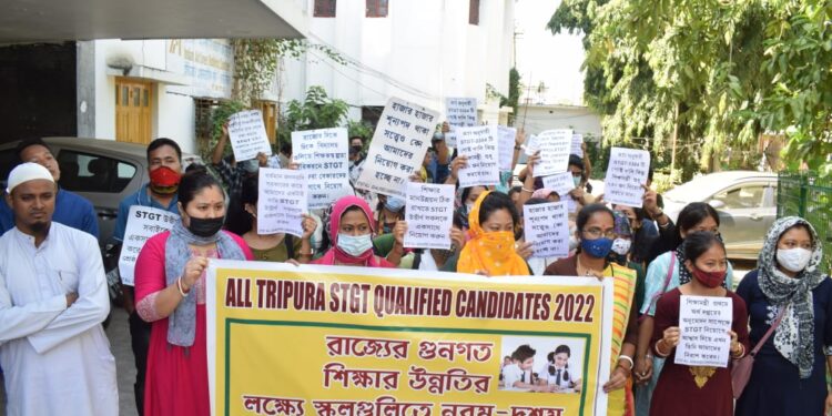 STGT passers gheraoed EM residence again