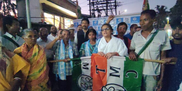 300 people join Trinamool Congress