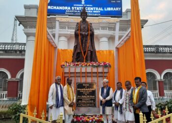 DY CM unveil the bust of Maharaja Birchandra Manikya