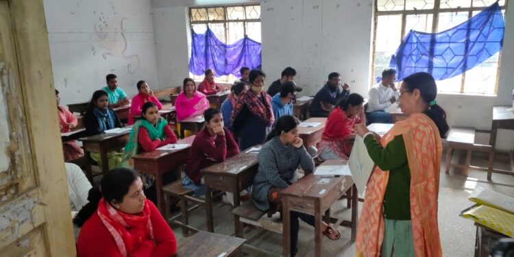 Many job aspirants could not take the Tet-2 exam as they arrived a little late due to traffic jams