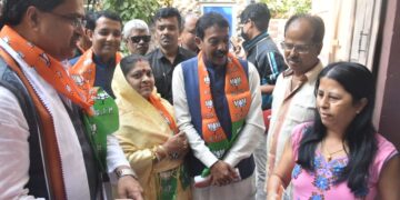 The Chief Minister attend door-to-door campaign