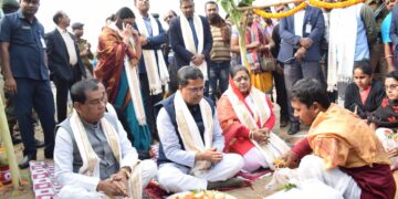 CM laid foundation stone for multi level car parking cum commercial complex at Motorstand