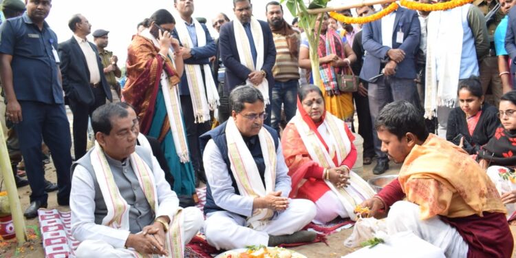 CM laid foundation stone for multi level car parking cum commercial complex at Motorstand
