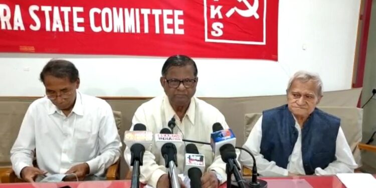 Government misleading people: Pabitra