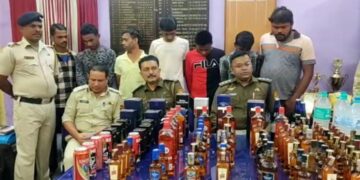 7 arrested with illegal liquor