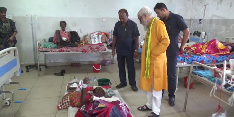 Ratan Chakraborty visits GB hospital