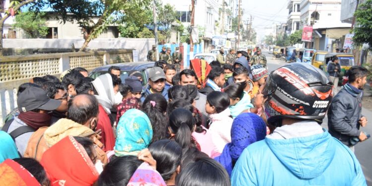 STGT candidates gather in front of Education Minister’s house