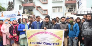 Samagra Shiksha teachers warning to gherao the residence of the Chief Minister and Education Minister