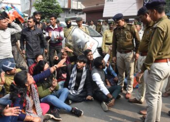 NSUI protest against vandalizing of LED trucks hired by Congress
