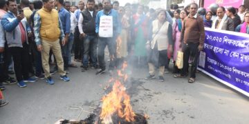 10,323, warning of a change of government