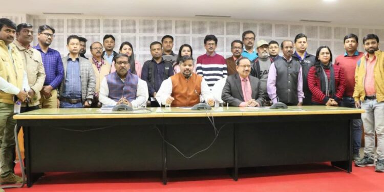 ICA Minister distributes accreditation card