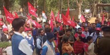 CPM and Congress gherao police station