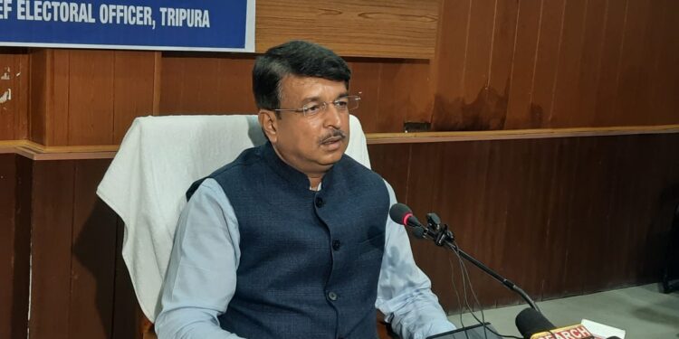 In addition to the voter card, the Election Commission has determined 12 identity cards