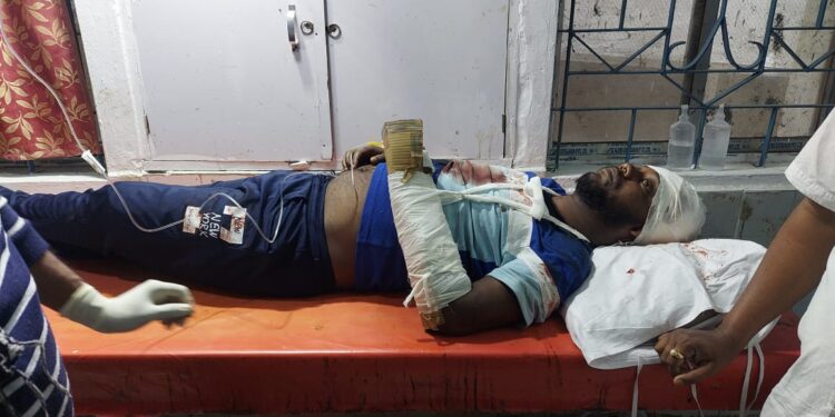 4 injured in political clashes