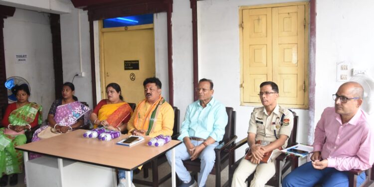 Meeting on relocation of shopkeepers occupying illegal streets with parking