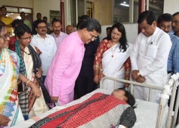 The government with those who will come forward to change the society: Chief Minister