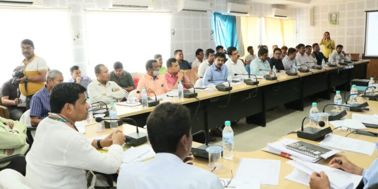 Review meeting under the leadership of the minister