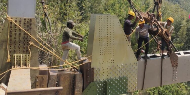 Two railroad workers killed, 5 injured