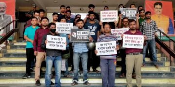 Job aspirants of JRBT agitates in front of Agartala City Centre