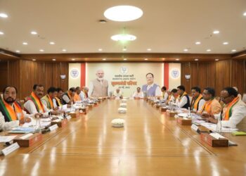 CM presents state’s achievements in governance and welfare Schemes at BJP meeting in Delhi