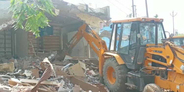 AMC evicts a large enchrochment in GB area