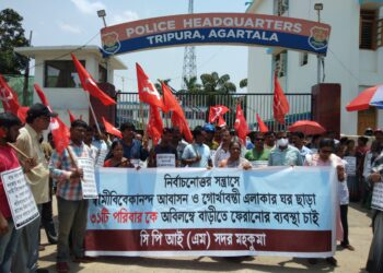 CPIM supporters and leaders agitated in front of the Tripura police headquarter.