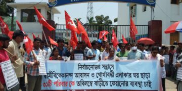 CPIM supporters and leaders agitated in front of the Tripura police headquarter.
