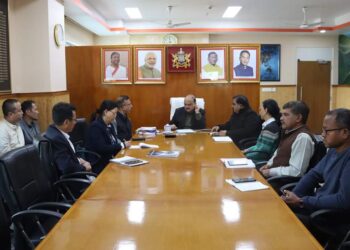 Chief Secretary, Shri V.B. Pathak, IAS, convened an emergency meeting at Teesta Lounge