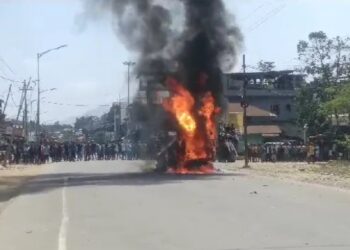 Kangpokpi back to burning, highway blocks at various locations, vehicle burns down