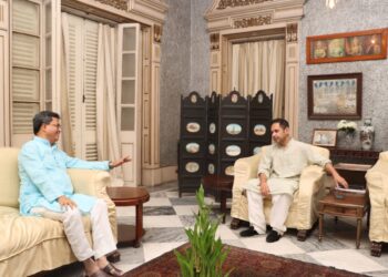 The Chief Minister met Pradyot in Raj Andar