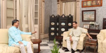 The Chief Minister met Pradyot in Raj Andar