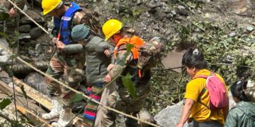 INDIAN ARMY RESCUES 300 MORE TOURISTS STRANDED DUE TO LAND SLIDES AND ROAD BLOCKS IN NORTH SIKKIM.