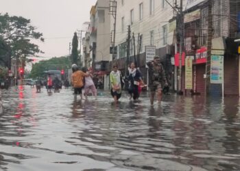 Several roads under water due to heavy rainfall in Agartala, creates trouble for commuters.