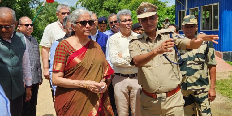 Union Finance Minister visited the India-Bangladesh International border