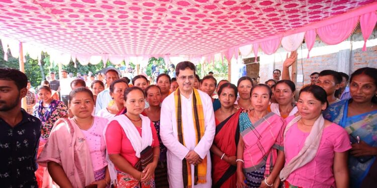 Chief Minister interacts with beneficiaries of Central, State sponsored schemes
