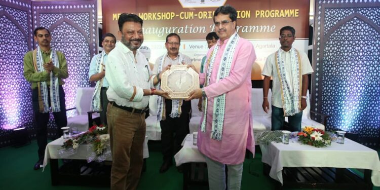 CM Stresses Freedom for Journalists as Society’s Reflective Mirror