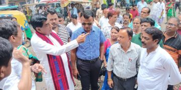 The mayor visited the market