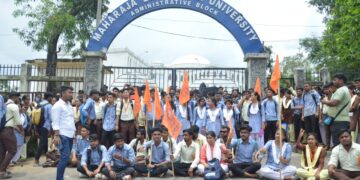 Protest in front of MBB University