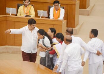 Uproar in Assembly over Yadav Lal Nath issue, five opposition MLAs expelled, later withdrawn