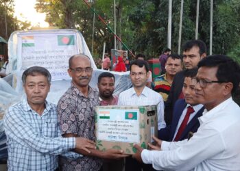 Bangladesh Prime Minister Sheikh Hasina was sent the delicious pineapples of the state as a gift by the Chief Minister