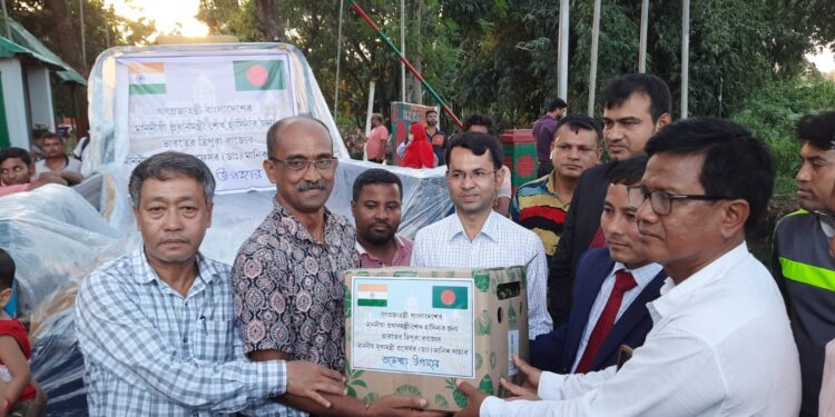Bangladesh Prime Minister Sheikh Hasina was sent the delicious pineapples of the state as a gift by the Chief Minister