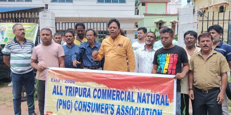 Deputation of commercial gas consumers demanding withdrawal of online bills