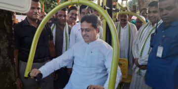 CM urges officials to expedite state projects’ clearance from central govt