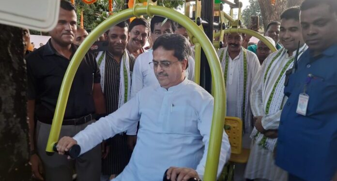 CM urges officials to expedite state projects’ clearance from central govt