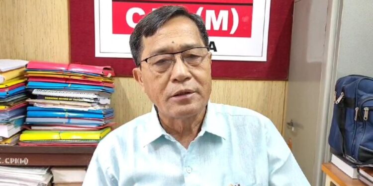 Jiten accused Ratan and Tinku of violating the electoral code of conduct