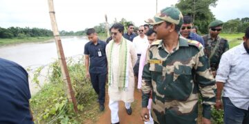 Chief Minister visits Chandipur-Srirampur border area